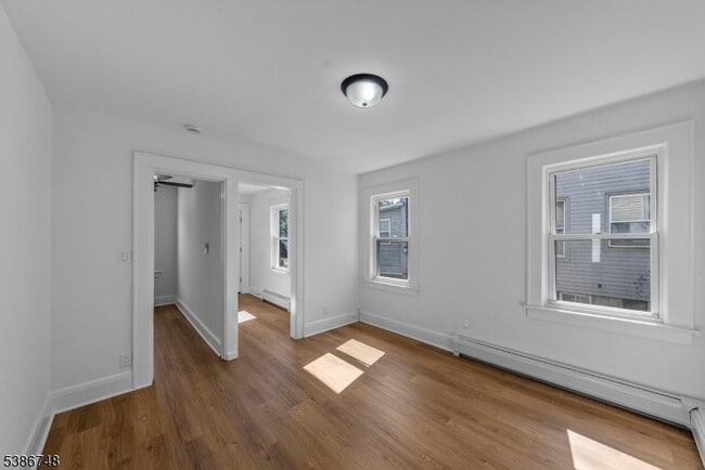 Building Photo - 330 Evona Ave