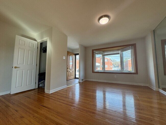 Building Photo - Stunning 4-Bedroom Twin Home in Lansdowne!...