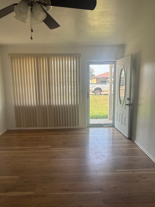 Sala de estar - 1029 NW 9th St