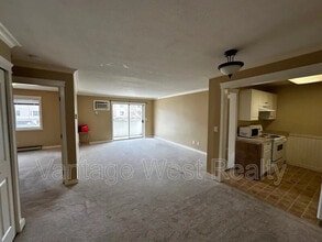 Building Photo - 3160-3160 De Montreuil Ct