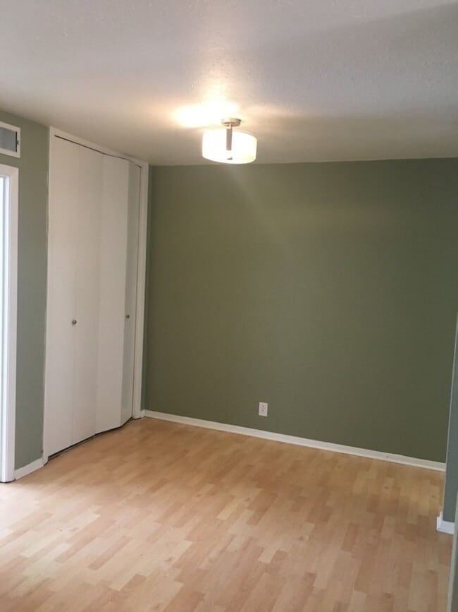 Building Photo - West End Condo