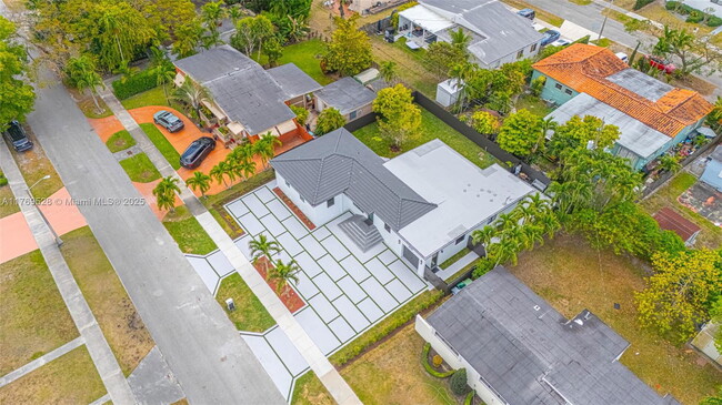 Building Photo - 8550 SW 28th St