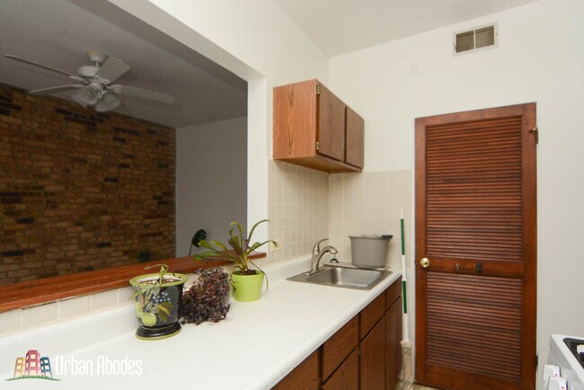 Foto del edificio - 1309 W Addison St