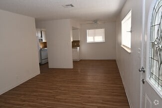 Building Photo - 2301 Stewart Ave #C C