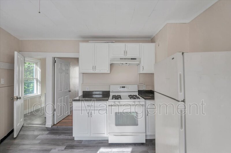 Primary Photo - 122 Clark St