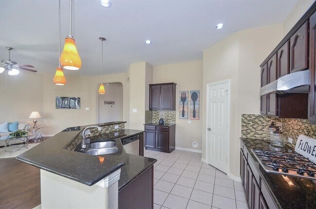 Foto del edificio - 4107 Elk Bluff Ln