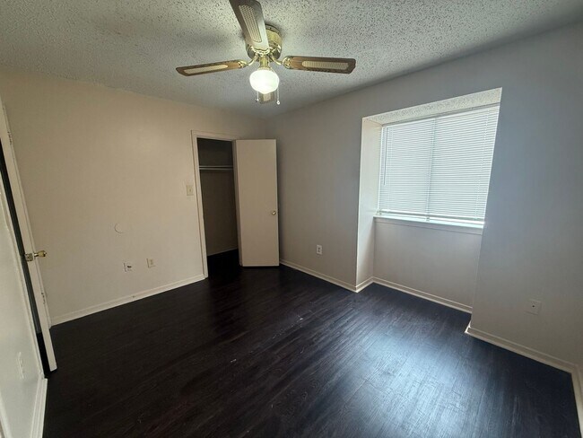 Foto del edificio - 2 bedroom 2 bath town home in a gated community