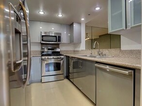 Building Photo - 995 Figueroa Terrace