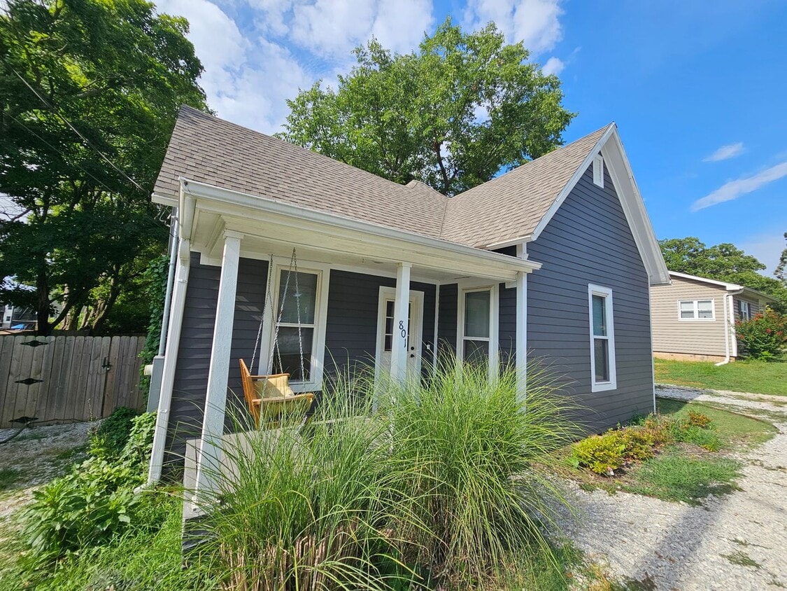 Primary Photo - Nice 3 bedroom 2 bath home close to the U ...