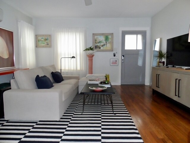 Foto del edificio - 627 Lovera Blvd