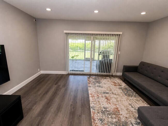 Foto del edificio - 7975 NW 8th St