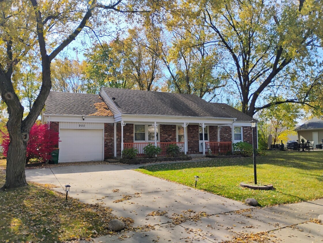 Primary Photo - 950 Dunham Ln