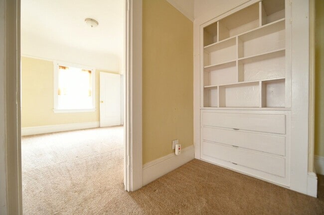 Building Photo - 1p716 - 3055-3061 Adeline Street