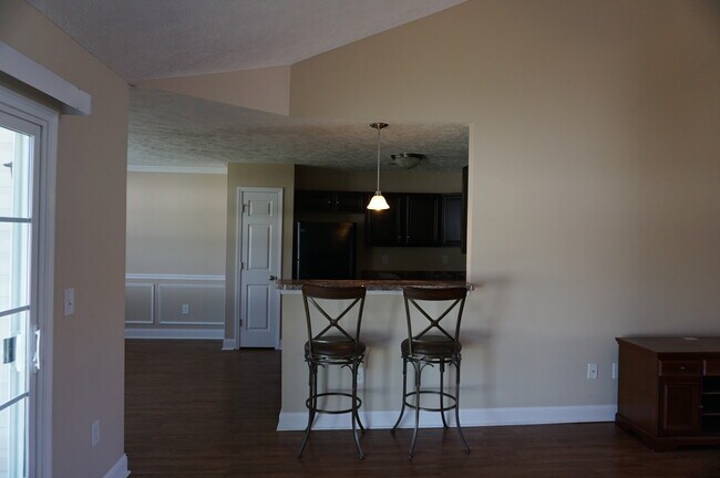 Building Photo - 433 Foxbrook Dr