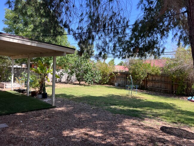 Foto del edificio - 3015 E Desert Cove Ave