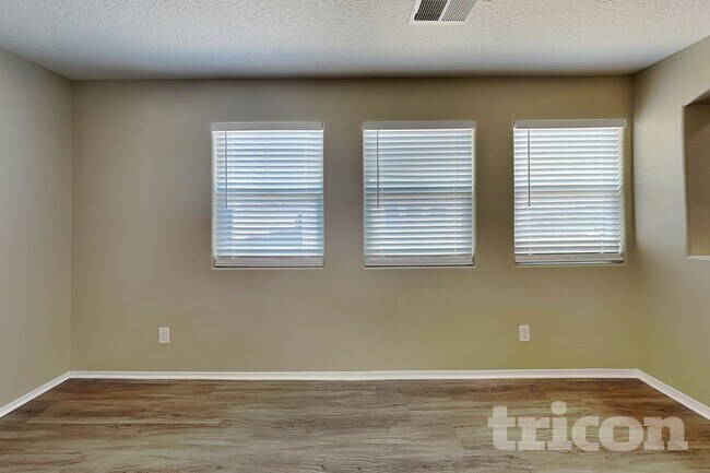Foto del edificio - 6407 Black Hawk Dr NE