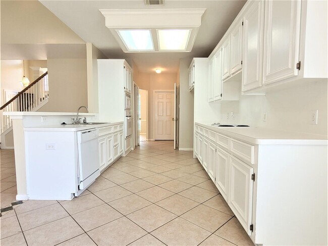 Building Photo - 117 S Laguna Pointe Dr