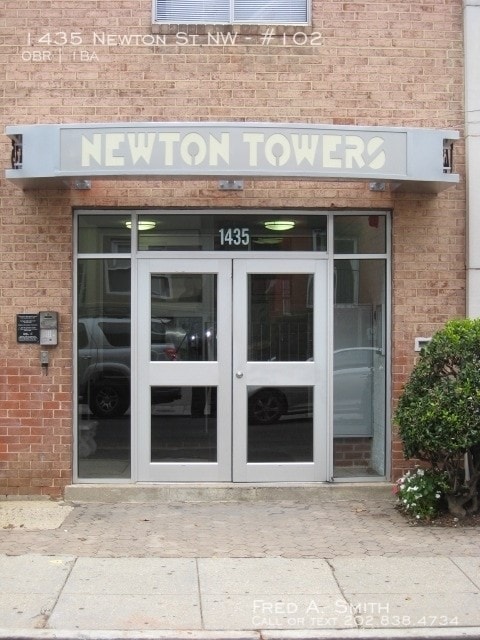 Primary Photo - Studio Great Location, Utilities included!