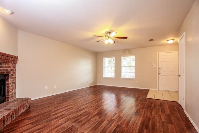 Foto del edificio - 3432 Crisoforo Dr