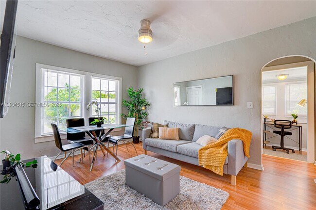 Foto del edificio - 227 SW 30th Ave