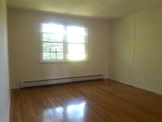 Building Photo - 4601 Henry Hudson Pkwy W