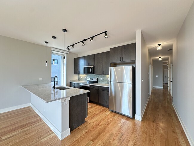 Foto del edificio - 2100 W 18th Pl