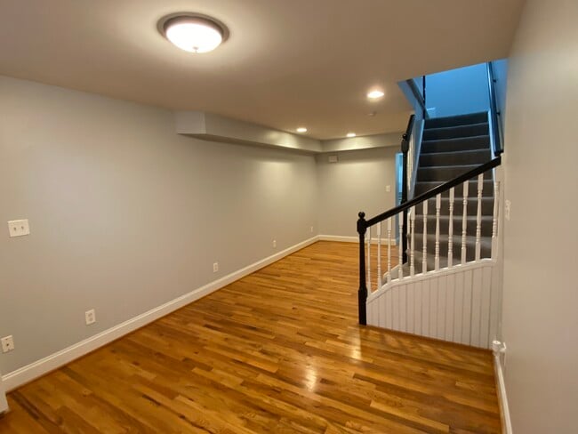 Building Photo - 2307 Foster Ave