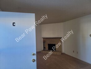 Building Photo - 503 Shoshoni St