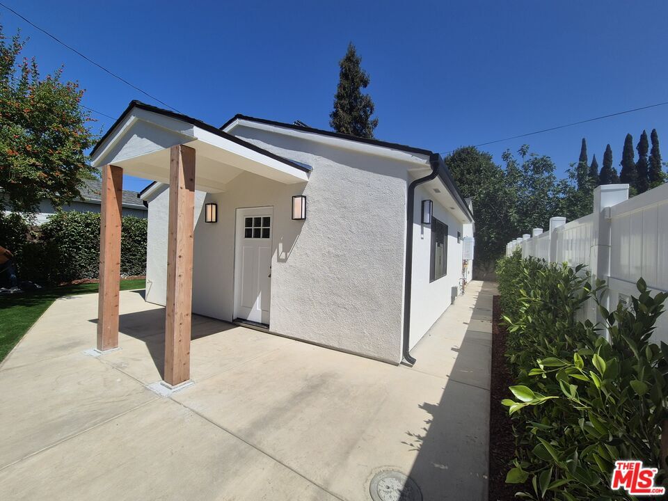 Foto principal - 6641 Chimineas Ave
