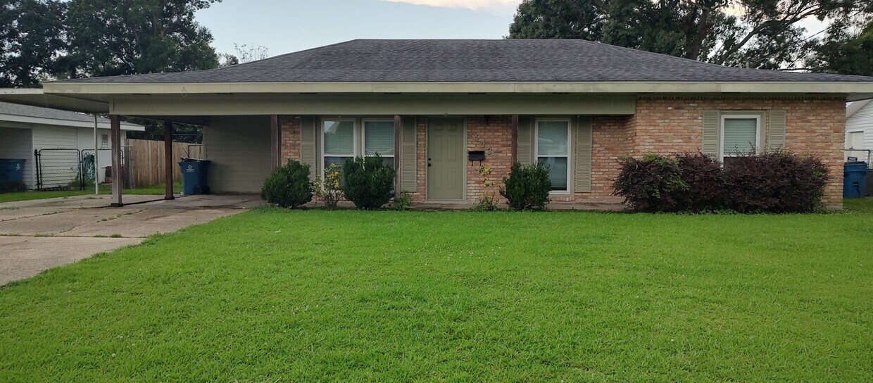 Primary Photo - Home for Lease in Jennings