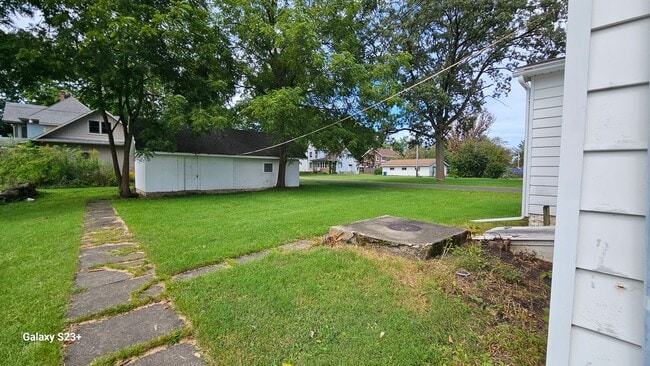 Building Photo - 415 N Maple Ave