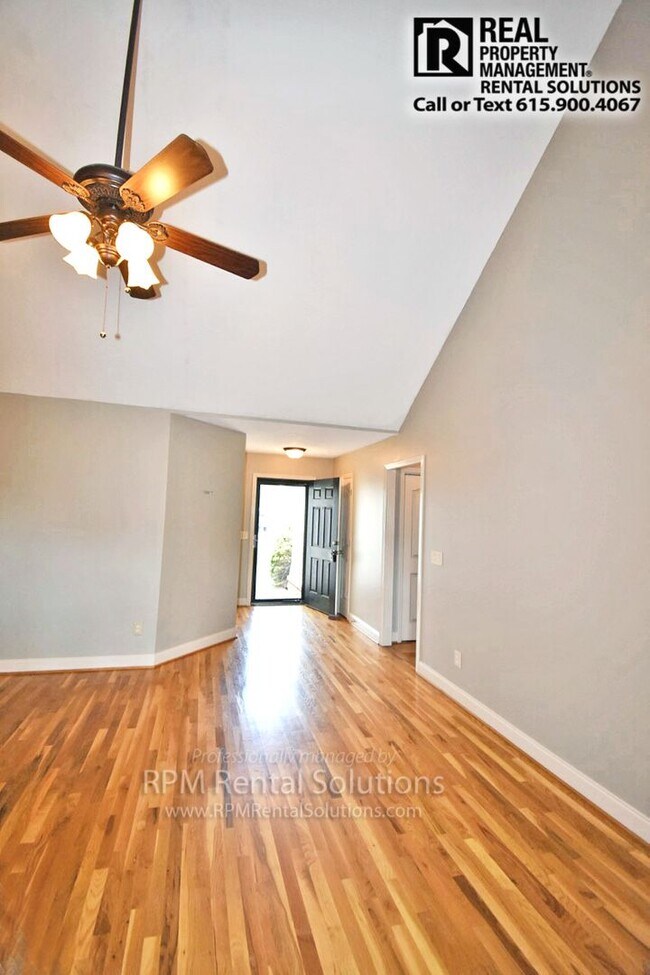 Building Photo - Gorgeous one level 3BR/2BA w/garage in Mbo...