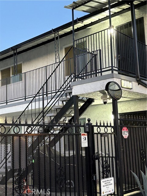 Building Photo - 7014 Mountain View Ave