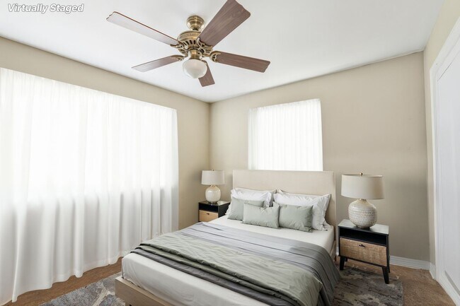 Foto del edificio - Beautiful 3 Bedroom with Fenced In Yard