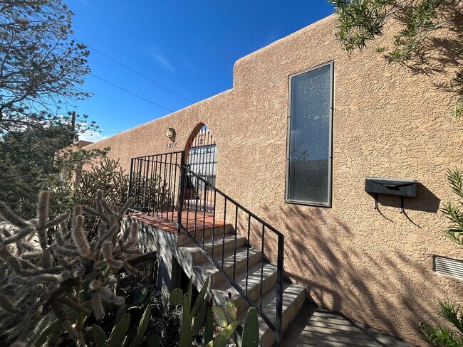 Building Photo - 2817 Cutler Ave NE