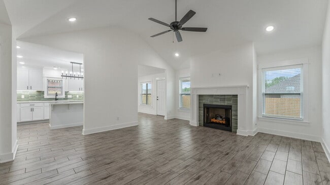 Building Photo - "Stylish 3-Bedroom Farmington Home with Gr...