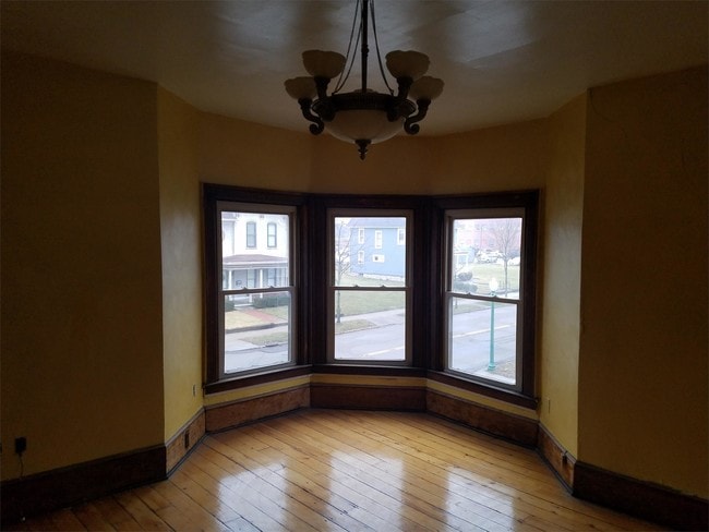 Building Photo - 537 S Fountain Ave