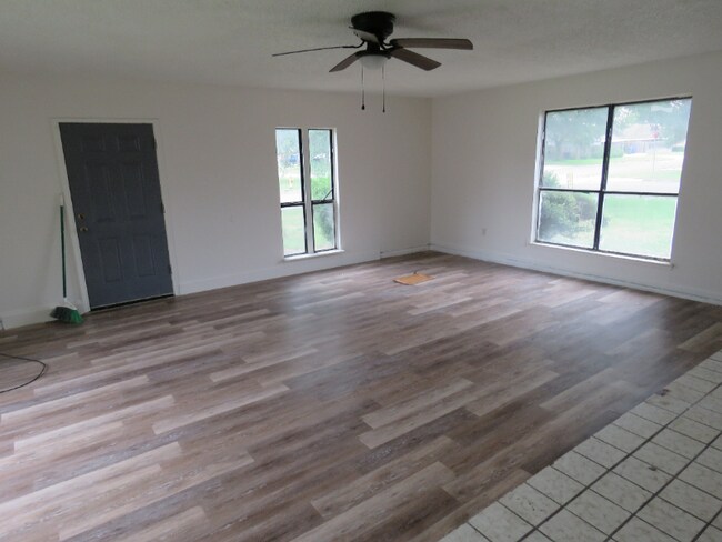 Foto del edificio - 2221 Ramada Dr