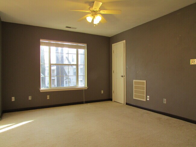 Building Photo - 860 Whistling Swan Dr