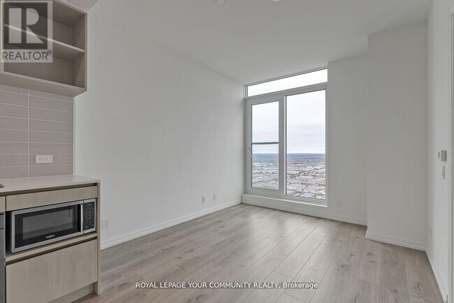 Photo du bâtiment - 1000-1000 Portage Pkwy