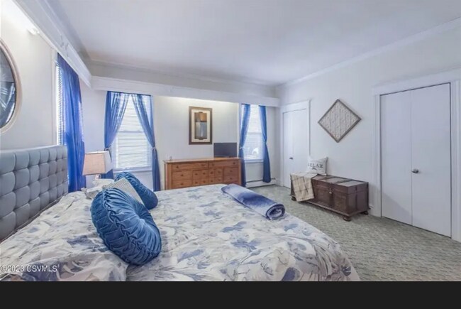 Foto del edificio - 310 E 2nd St