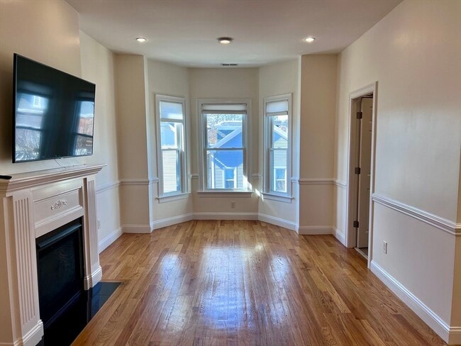 Building Photo - 150 1/2 M St