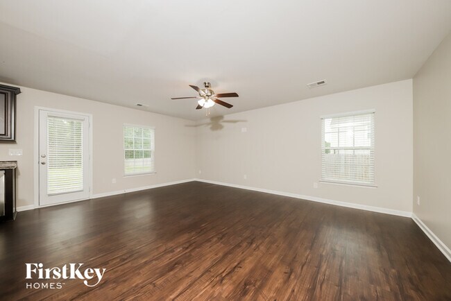 Building Photo - 307 Sawyer Ln