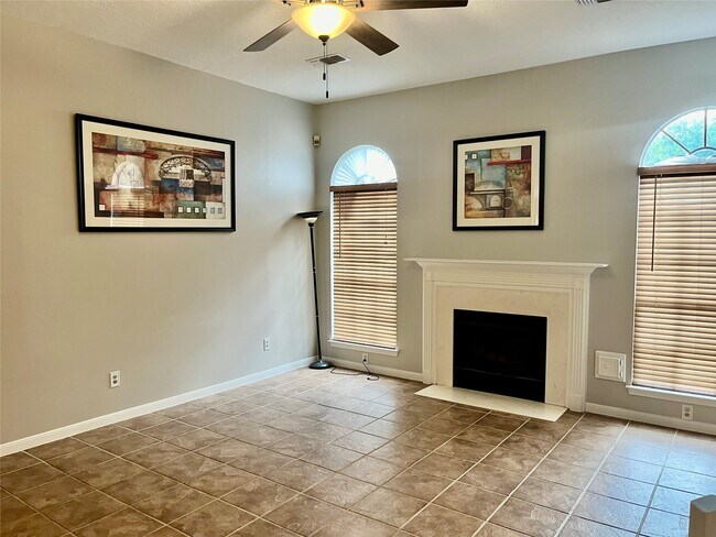 Foto del edificio - 11302 Meadowchase Dr