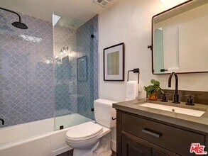 Building Photo - 4776 La Villa Marina