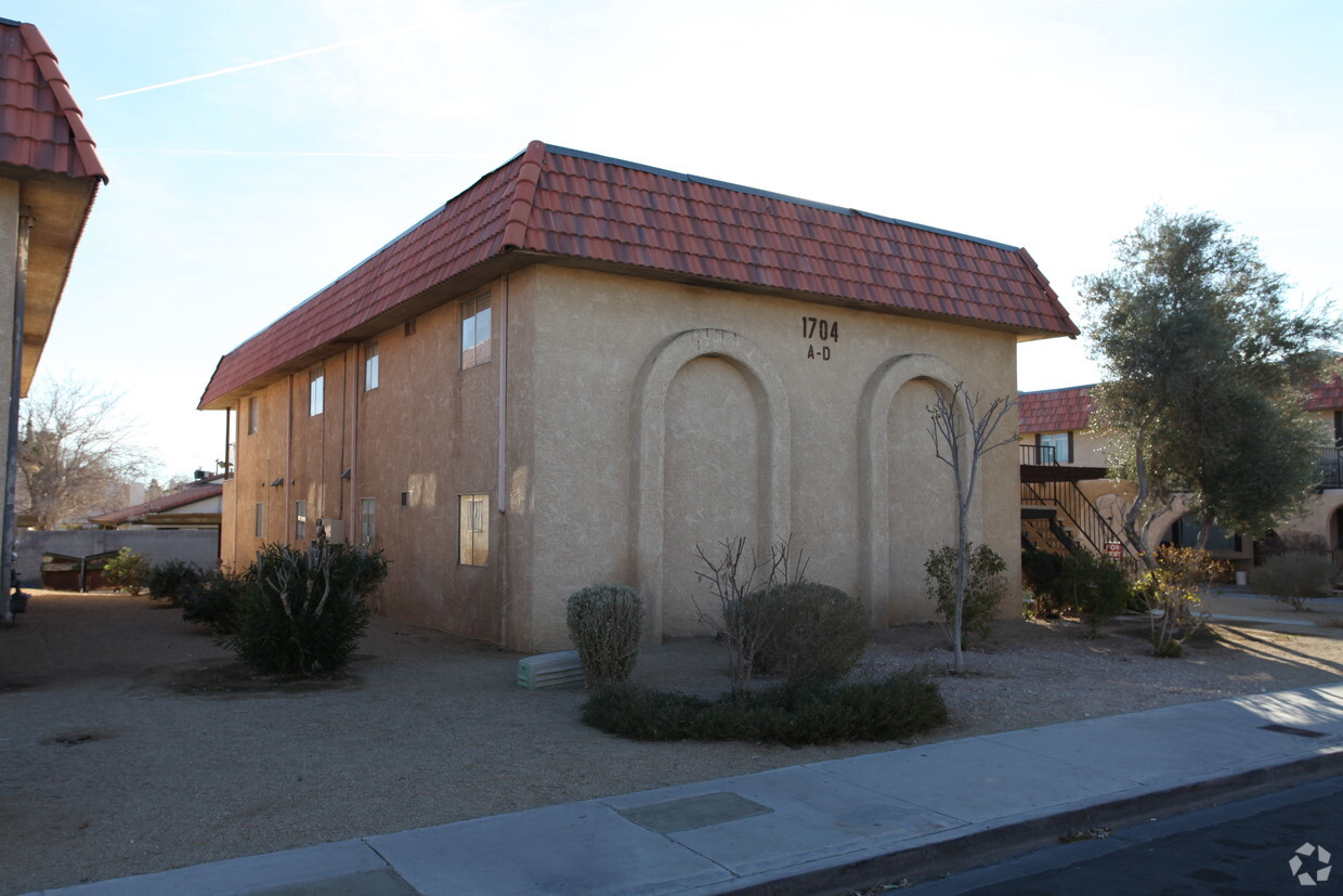 Building Photo - Wildwood Manor