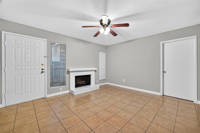 Foto del edificio - 2110 Wilcrest Dr
