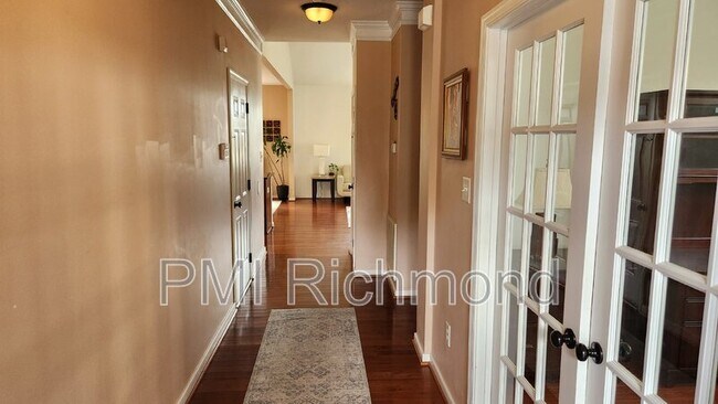 Building Photo - 652 Abbey Village Cir