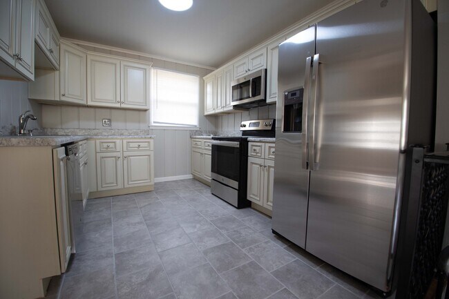Building Photo - 969 Davidson Dr