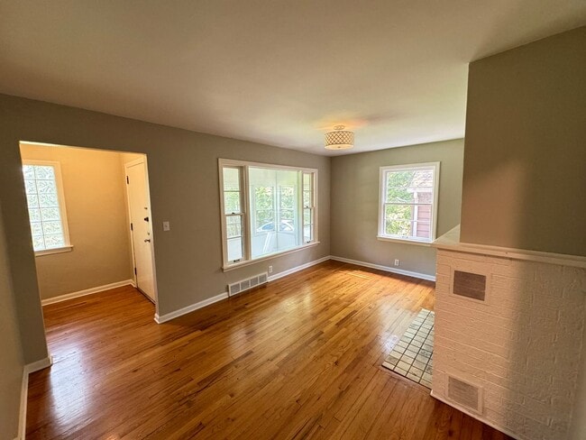 Foto del edificio - 3 Bedroom, 1 Bath Home in South Bend IN.  ...